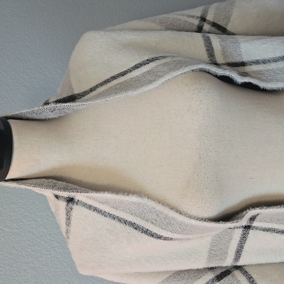 LYSSE Cocoon Shawl Shrug Soft Sweater Gray White OS One Size - Picture 2 of 14